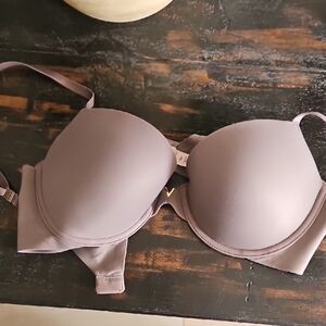 VGUC Victoria's Secret Lightly Lined Plunge Demi Bra 36B